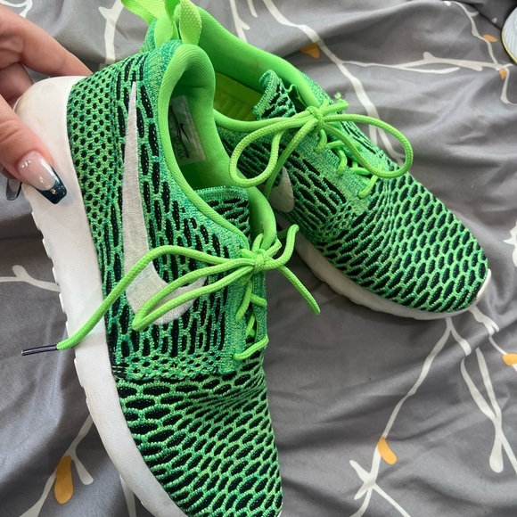 Nike Green and Black Athletic Shoes - Picture 1 of 3